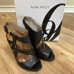 Nine West : 3.5” high strappy heel : black and gold : Size 6